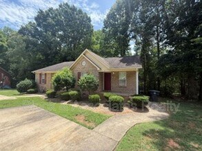 Building Photo - 1819 Saddlewood Ct