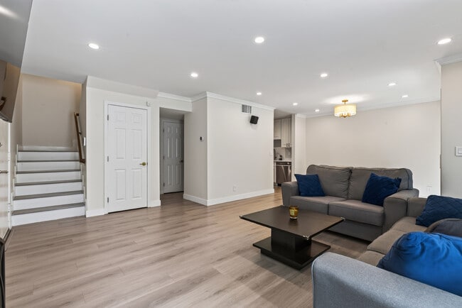 Building Photo - 10475 Newhome Ave
