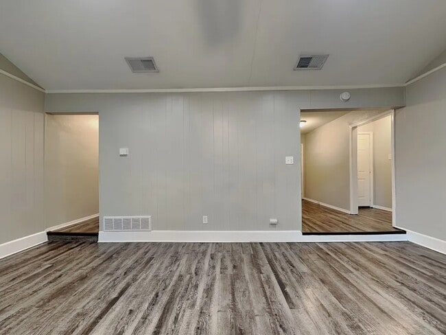 Building Photo - 748 James Cir