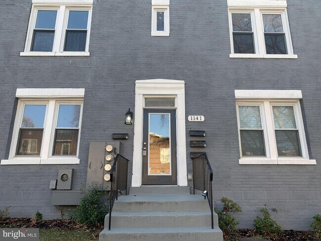 Foto del edificio - 1141 Owen Pl NE
