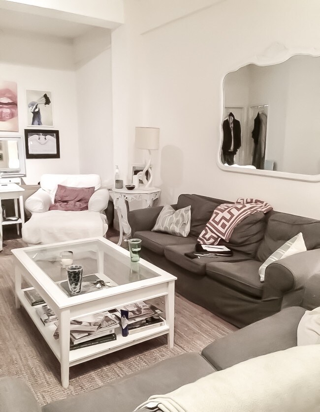 Building Photo - SUN BLASTED XL 5BR/2BA+W/D IN UNIT IN TRIBECA