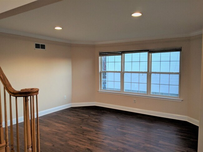 Building Photo - Elegant 5-Bedroom Colonial with Canal View...