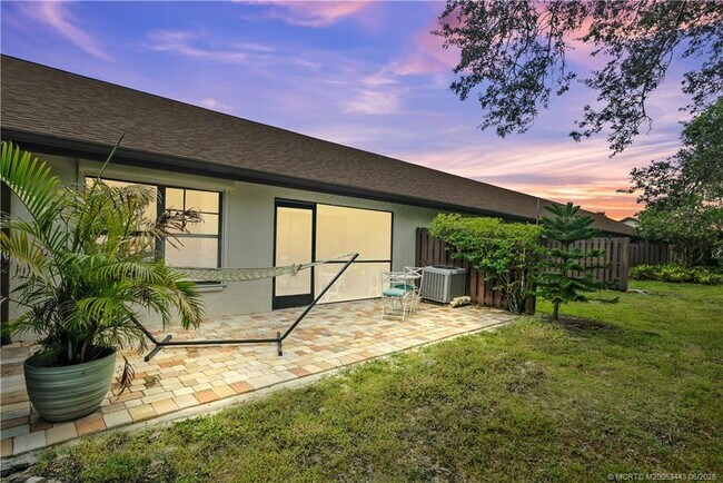 Foto del edificio - 1544 SW Silver Pine Way