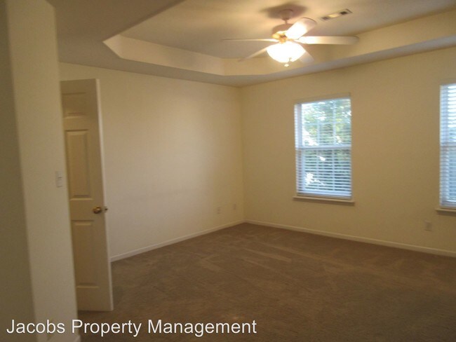 Building Photo - 2409 Northampton Dr