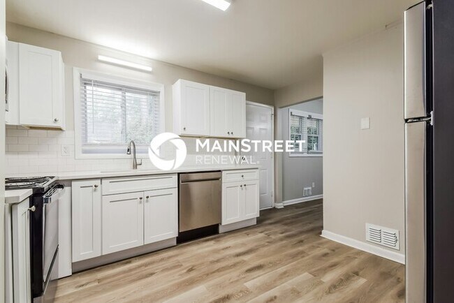 Building Photo - 4 Bedroom Pet-Friendly Home in Decatur, GA with Main Street Renewal