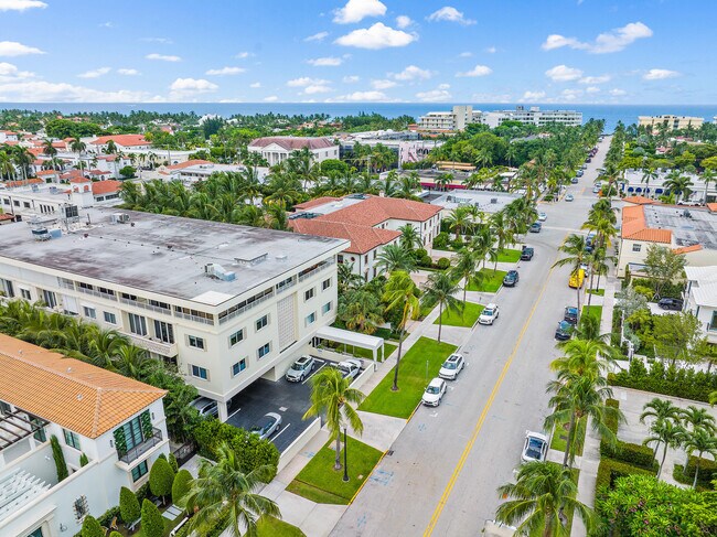 Foto del edificio - 227 Brazilian Ave