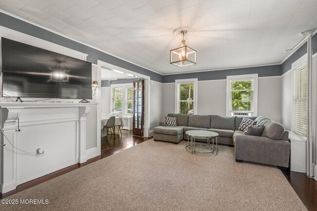 Building Photo - 496 W Park Ave