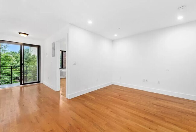 Foto del edificio - 733 Lafayette Ave