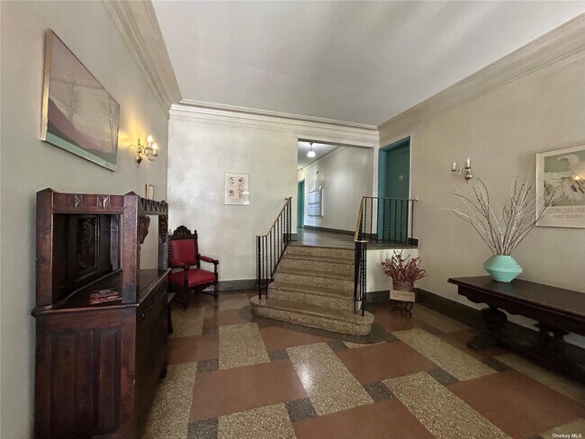 Foto del edificio - 94-10 64th Rd