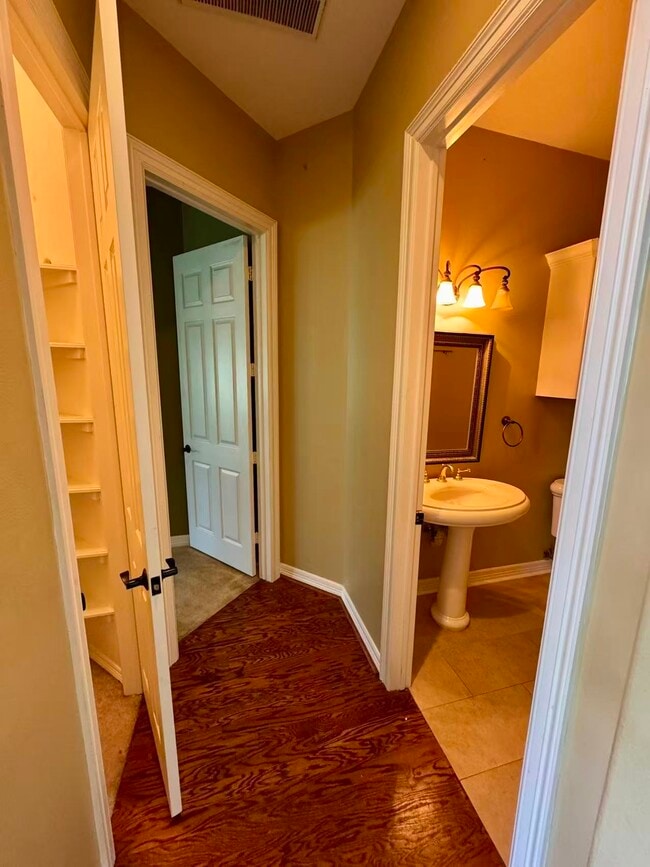 Building Photo - 15106 Green Tavern Ct