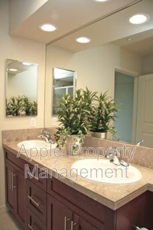 Building Photo - 211 Kirkland Ave