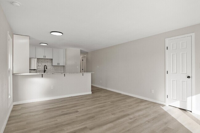 Foto del edificio - 2-Bedroom Gem with Granite Countertops Available in May