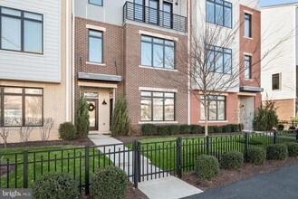 Building Photo - 1304 Ribbon Limestone Terrace SE