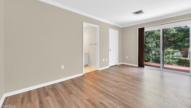 Building Photo - 1900 W Manor Ct