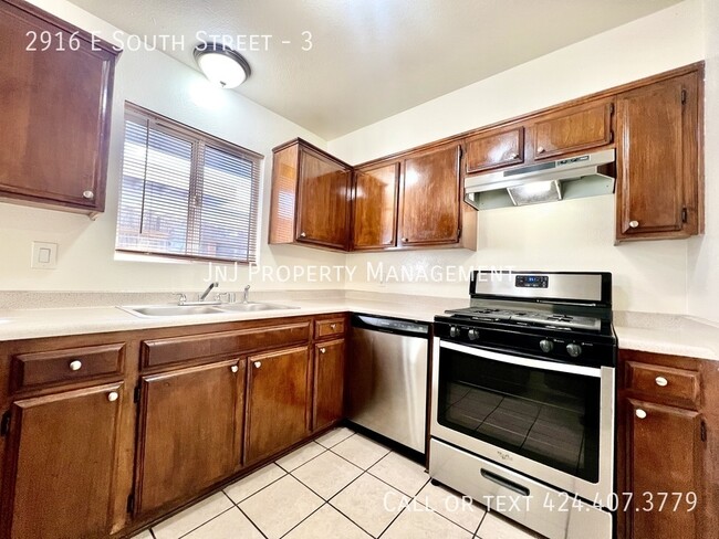 Building Photo - 2 Bed 1 Bath Apartment For Rent in Long Beach