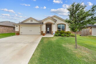 Building Photo - 2635 Settlers Oak Dr