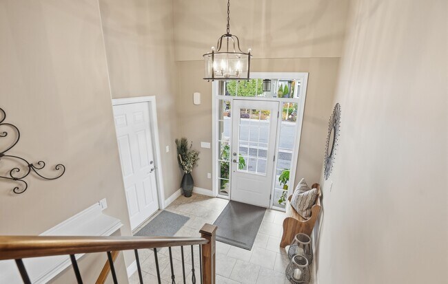 Photo du bâtiment - Modern Riverside Living in a Spacious Bung...