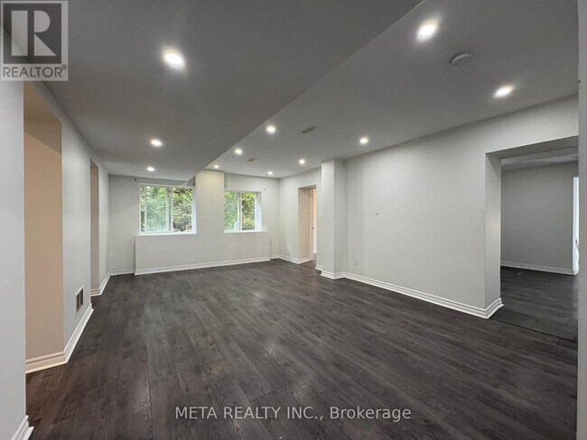Building Photo - 35 Duncombe Blvd