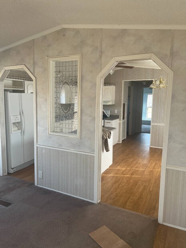 Building Photo - 200 E Zora St