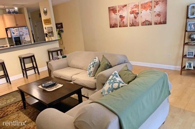 Building Photo - 2 br, 2 bath Condo - 1915 N Water St Apt 300