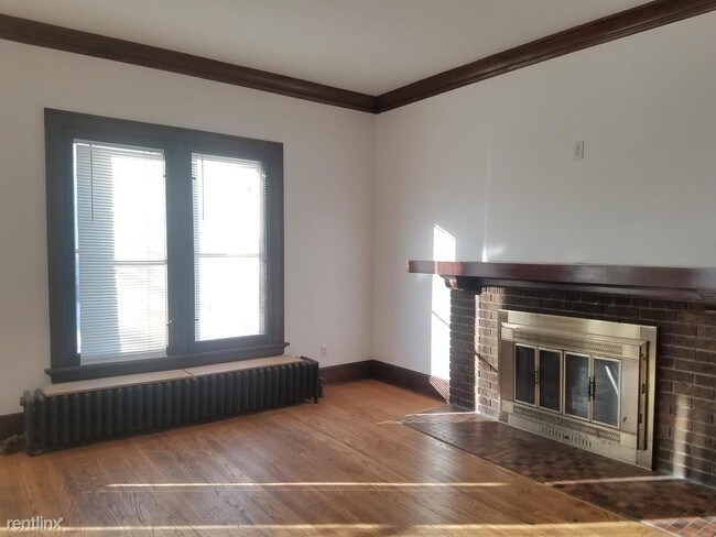 Building Photo - 3 br, 2 bath Apartment - 3224 N Downer Ave