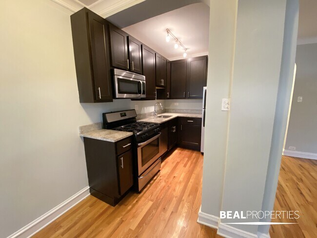 Building Photo - 4614 N Paulina St