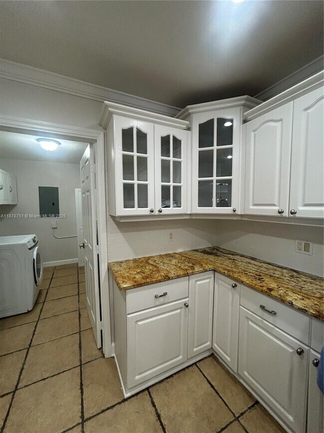 Building Photo - 1320 SW 102nd Ct