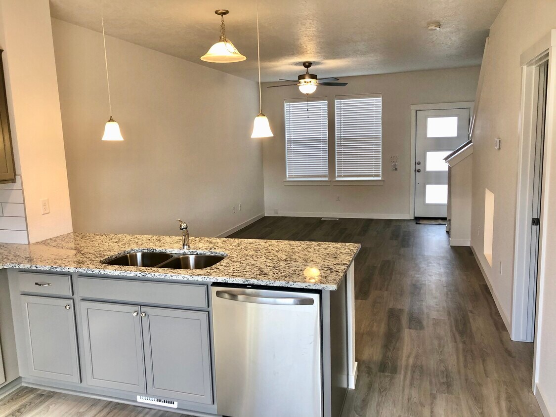 Primary Photo - 10671 W Springgold Dr