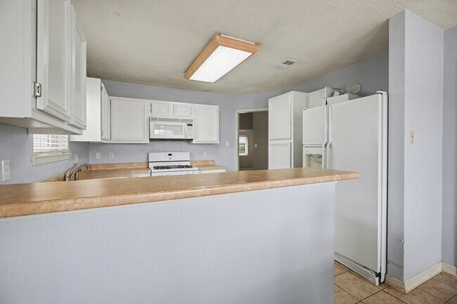 Building Photo - 454 Lost Rock Dr