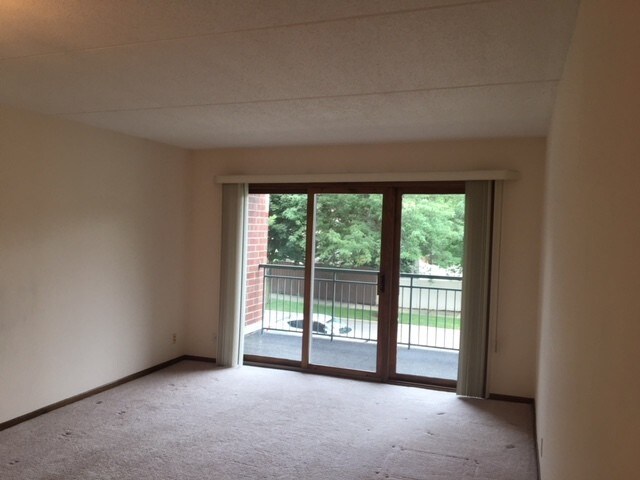 Building Photo - 5320 N Lowell Ave