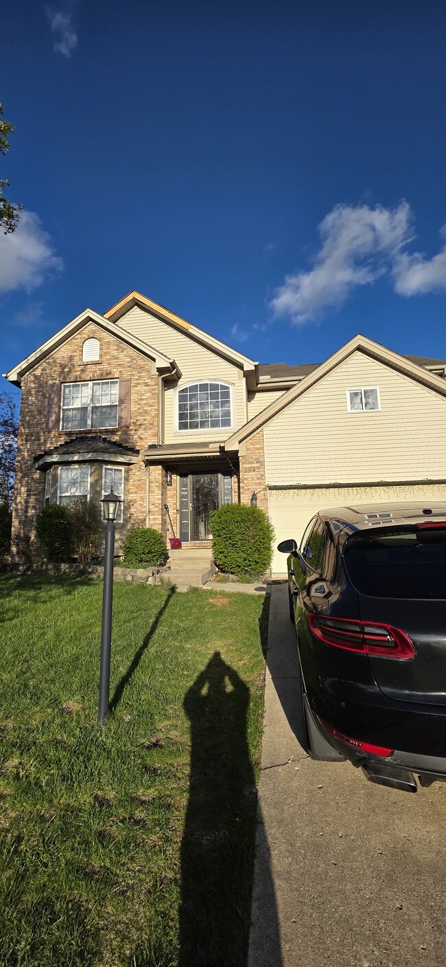 Building Photo - 2545 Hillsdale Dr
