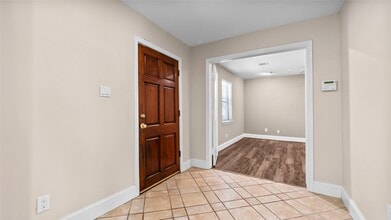 Building Photo - 1017 Howard Ln