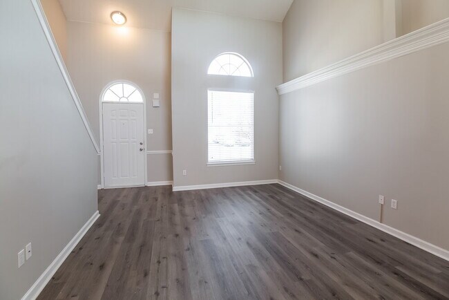 Building Photo - 9793 Dogwood Ct E