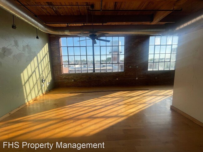 Building Photo - 1 br, 1 bath House - 601 N National #306