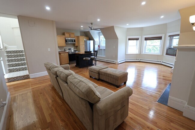 Building Photo - 318 Tappan St