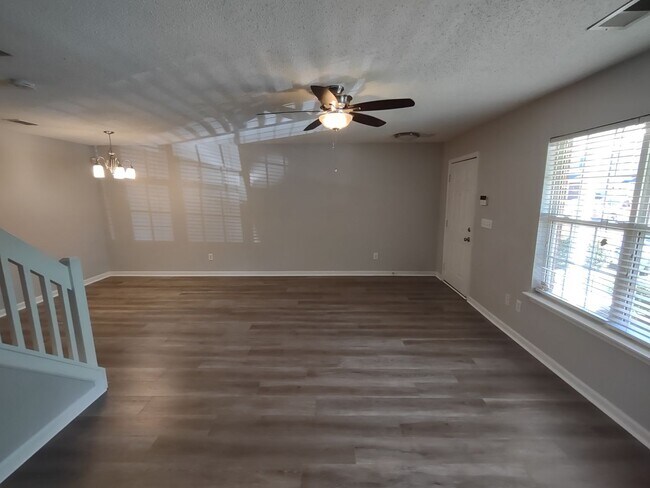 Foto del edificio - Beautiful Townhome in University Heights C...