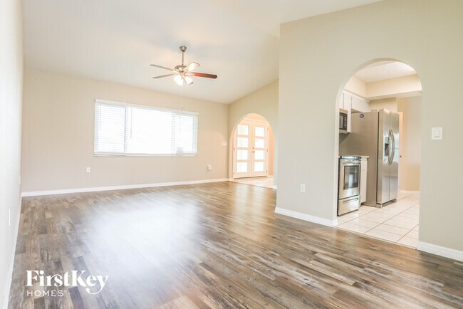 Foto del edificio - 23502 Shelby Ave