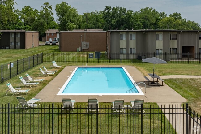 Pool - Glenview Apartments