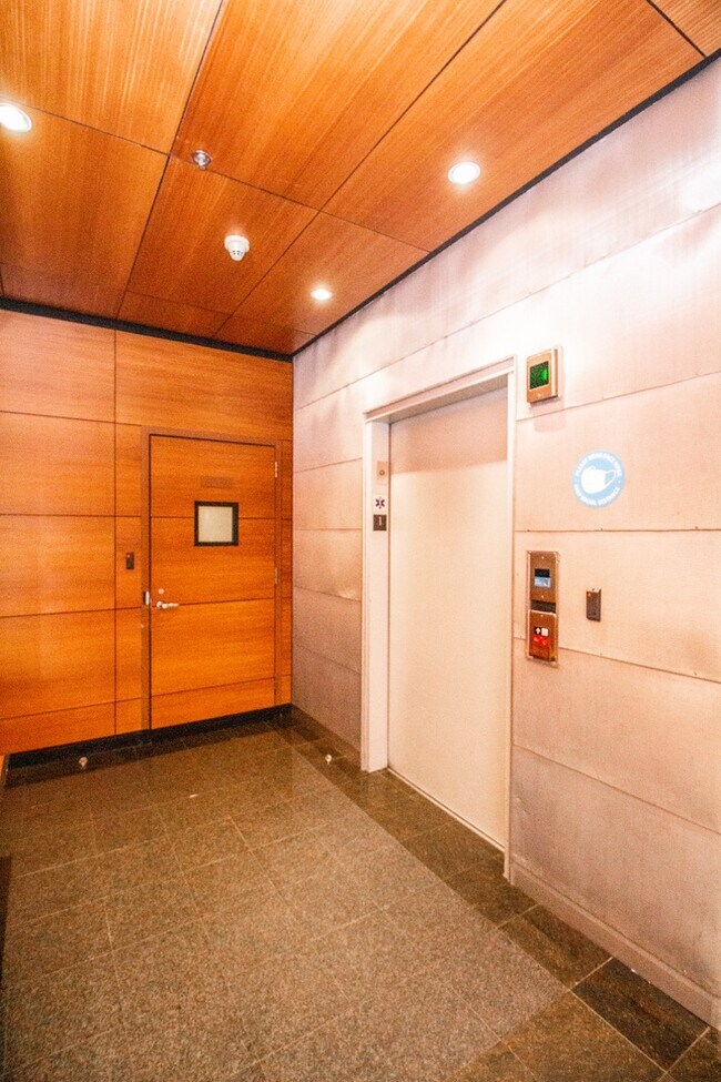 Foto del edificio - 1387 Washington St