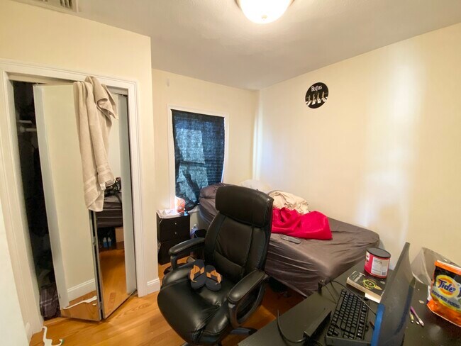 Foto del edificio - 128 Hillside St