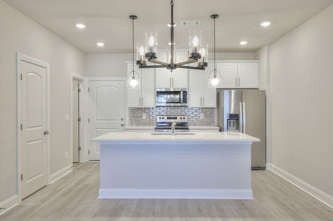Building Photo - New Townhome- Heart of Gallatin