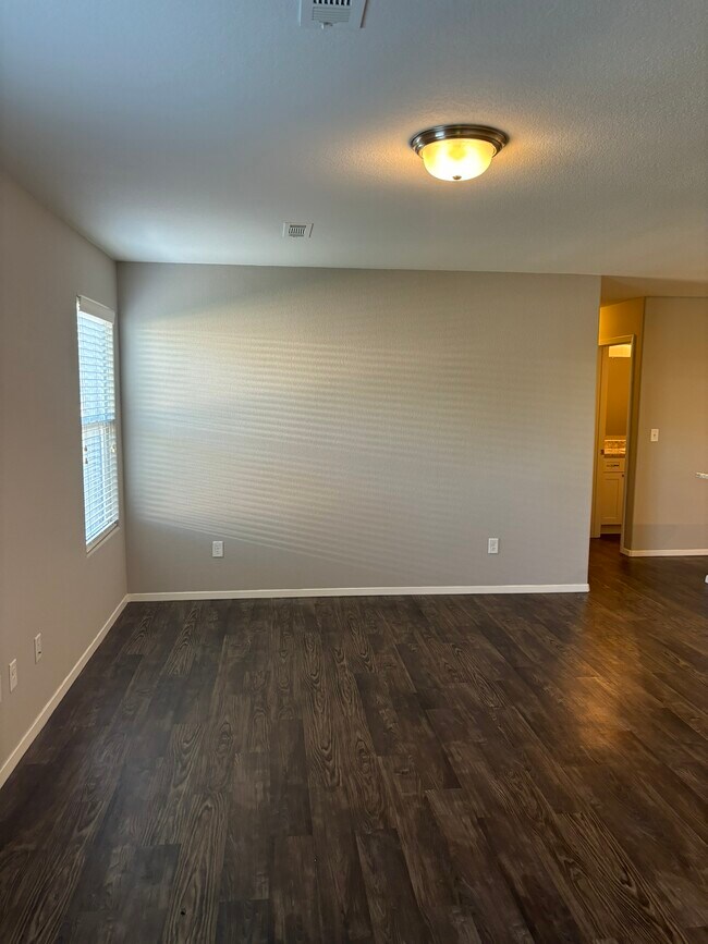 Building Photo - 227 E Anabranch Ct