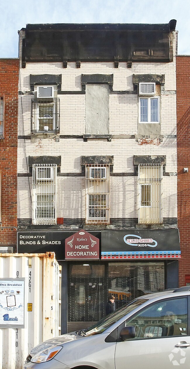 Building Photo - 163 Division Ave