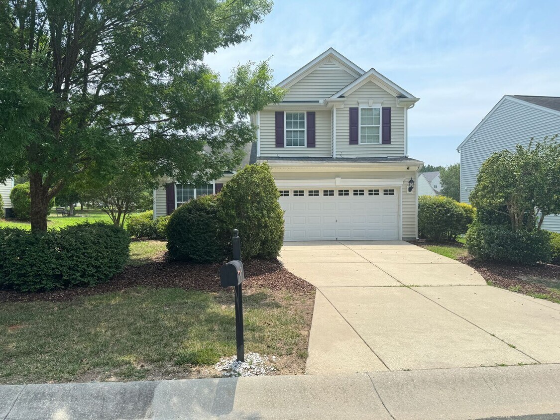 Foto principal - Stunning 3BR/2.5BA w/ Upgrades & Pool Access