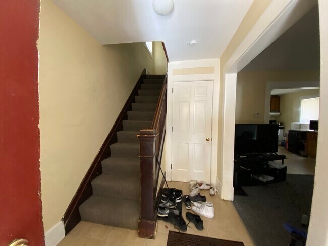 Entry - 603 Mary Ct