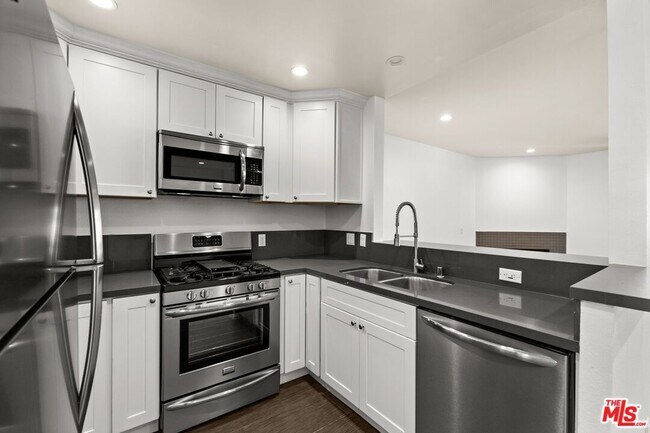 Foto del edificio - 6212 Fulton Ave