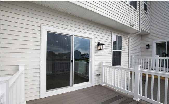 Building Photo - 3Bed, 2.5Bath - Fabulous NEW Townhome for ...
