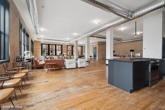 Building Photo - 1834 W North Ave