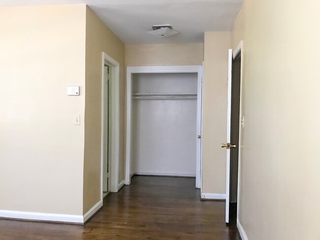 Building Photo - For Rent!  Lovely Ranch adjacent to August...