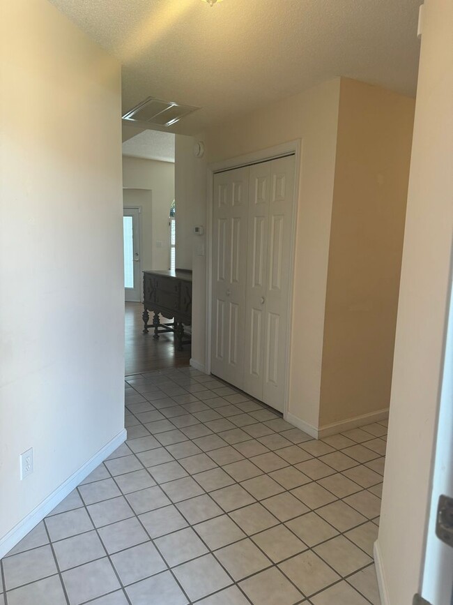 Foto del edificio - Knoxville 37917 - 2 bedroom, 2 bath Condo ...